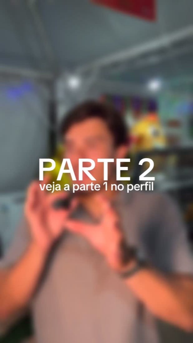 Rapaz fazendo coração com as mãos e o texto Parte 2, vídeo da Festa da Coxinha para a Secretaria do Turismo de Limeira